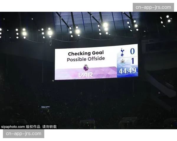 热刺保级压力下战术选择，进攻冒险与防守平衡难以兼顾