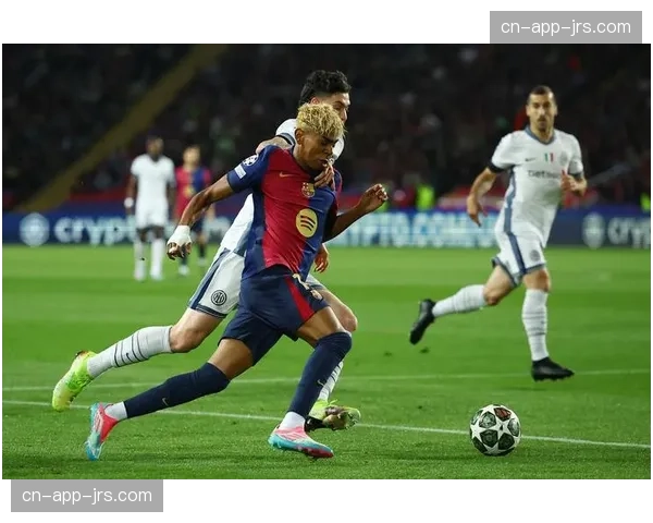 亚马尔尝试过人12次成功8次，突破成功率66.7%显天赋